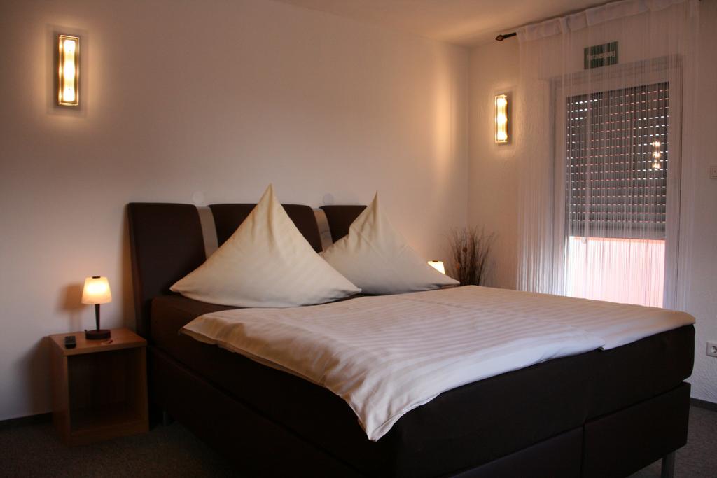 Hotel Zur Wasserburg Kerpen  Rom bilde