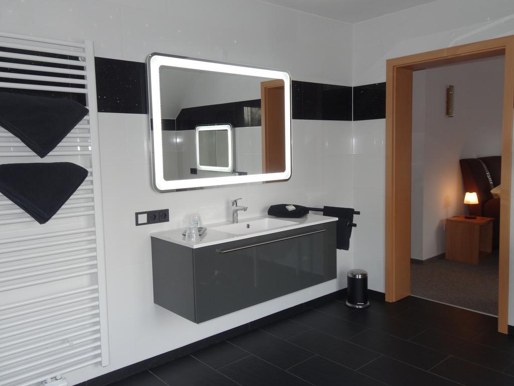 Hotel Zur Wasserburg Kerpen  Rom bilde