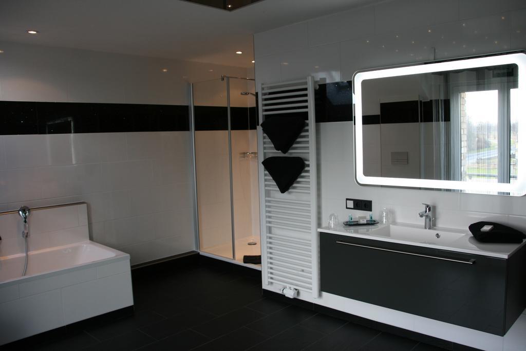 Hotel Zur Wasserburg Kerpen  Rom bilde