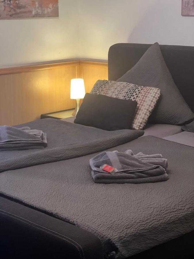 Hotel Zur Wasserburg Kerpen  Eksteriør bilde