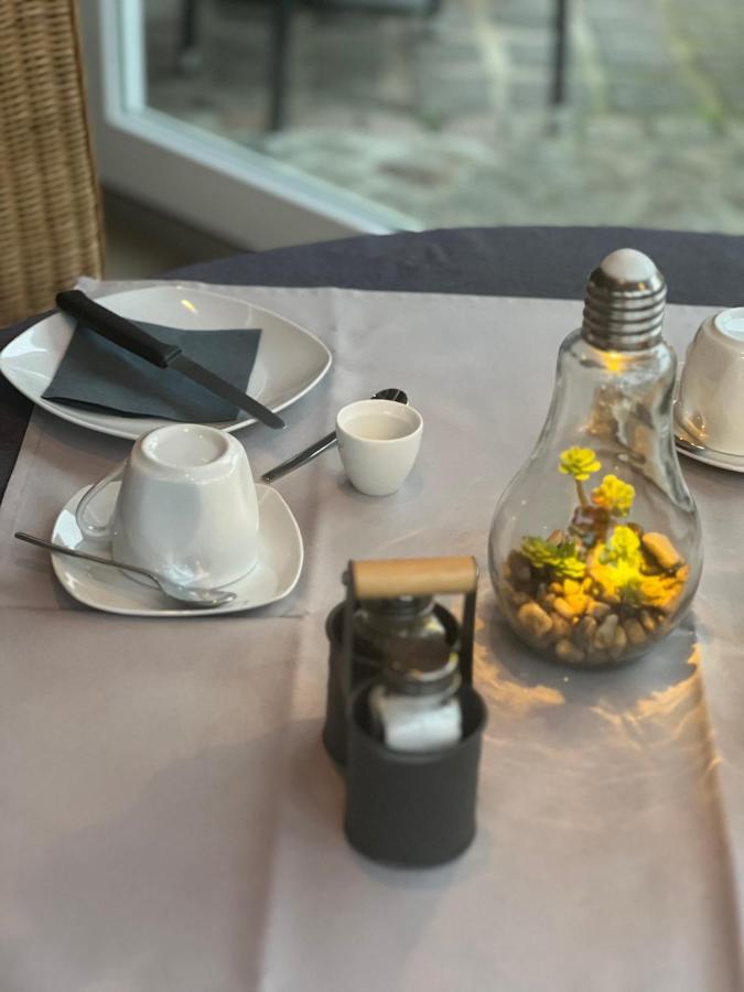 Hotel Zur Wasserburg Kerpen  Eksteriør bilde