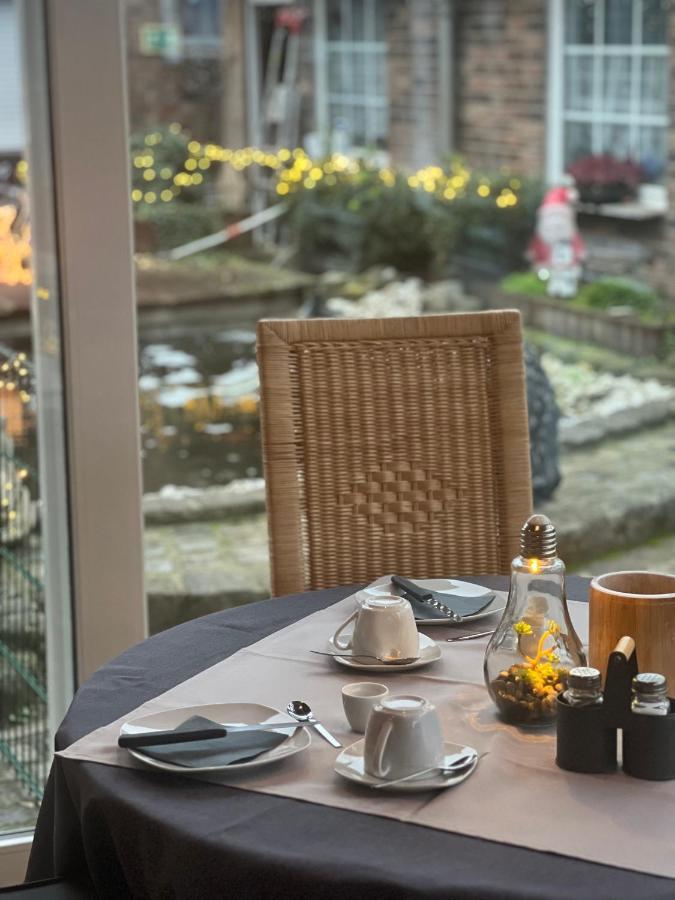 Hotel Zur Wasserburg Kerpen  Eksteriør bilde