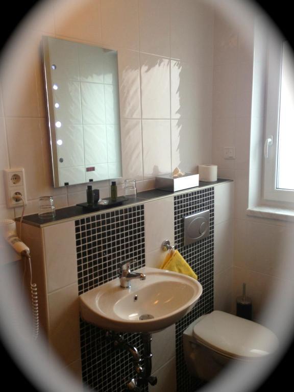 Hotel Zur Wasserburg Kerpen  Rom bilde