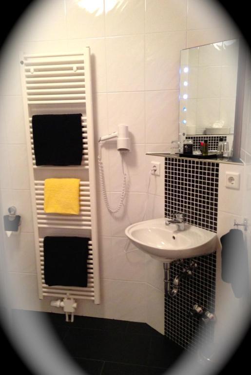 Hotel Zur Wasserburg Kerpen  Rom bilde